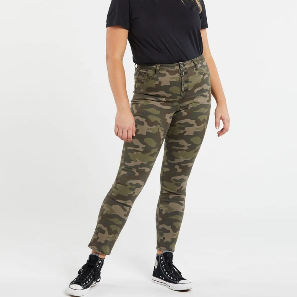 Volcom Women's Super Stoned Skinny Camo Jeans Size 30